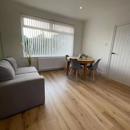 Whole House Modern Two Bedroom In Newcastle - Free Parking Buitenkant foto