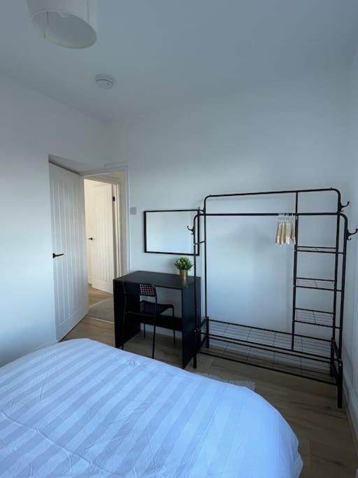 Whole House Modern Two Bedroom In Newcastle - Free Parking Buitenkant foto